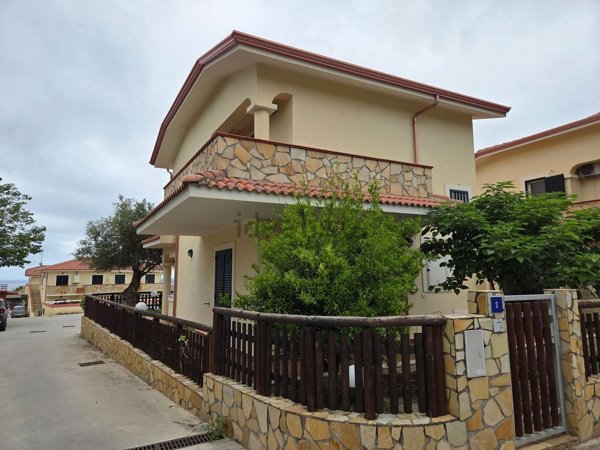 casa indipendente in vendita a Belvedere Marittimo