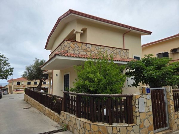 casa indipendente in vendita a Belvedere Marittimo