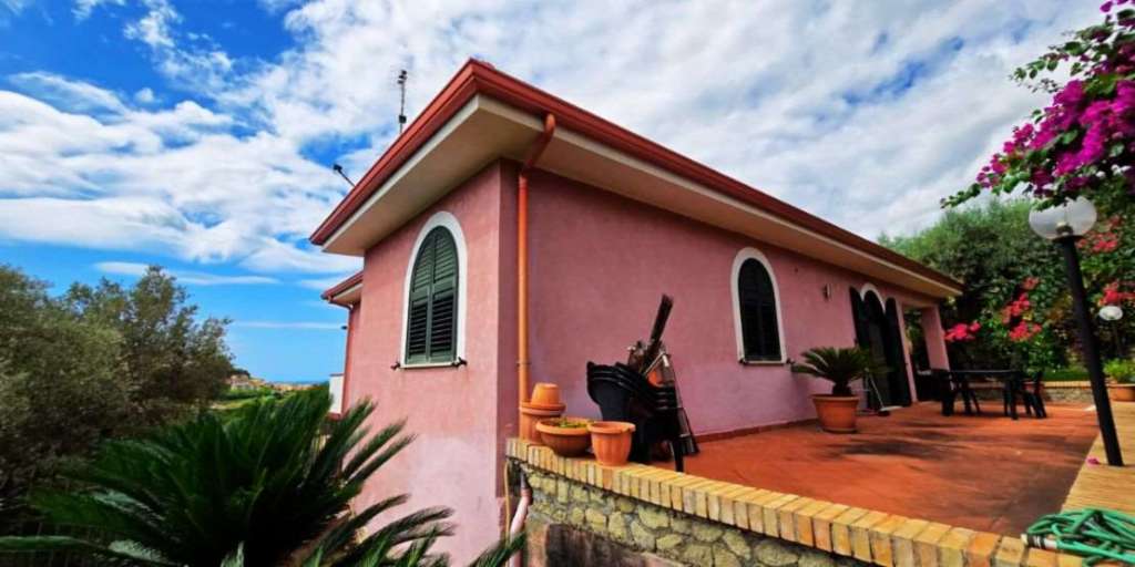 casa indipendente in vendita a Belvedere Marittimo