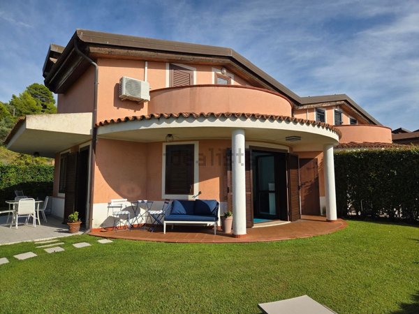 casa indipendente in vendita a Belvedere Marittimo