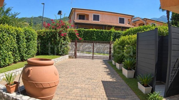 casa indipendente in vendita a Belvedere Marittimo