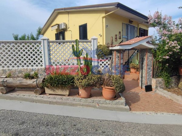 casa semindipendente in vendita a Calopezzati
