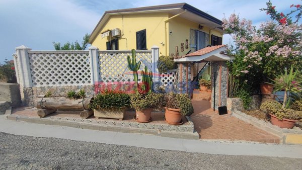 casa semindipendente in vendita a Calopezzati