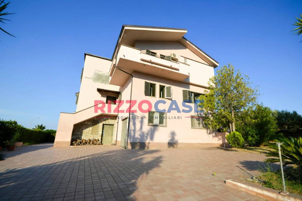 casa indipendente in vendita a Calopezzati