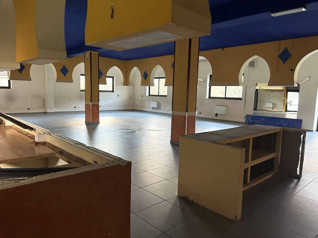 negozio in vendita a Carolei in zona Vadue