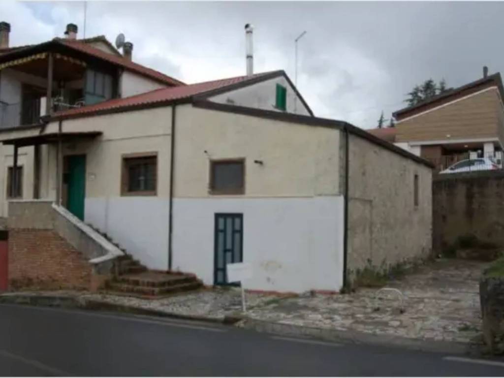 casa indipendente in vendita a Carolei