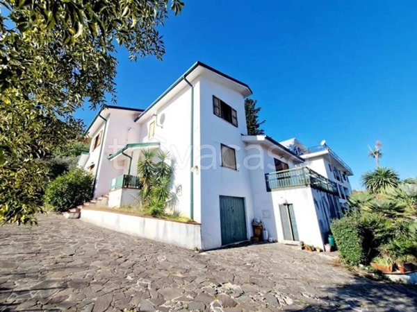 casa indipendente in vendita a Carolei