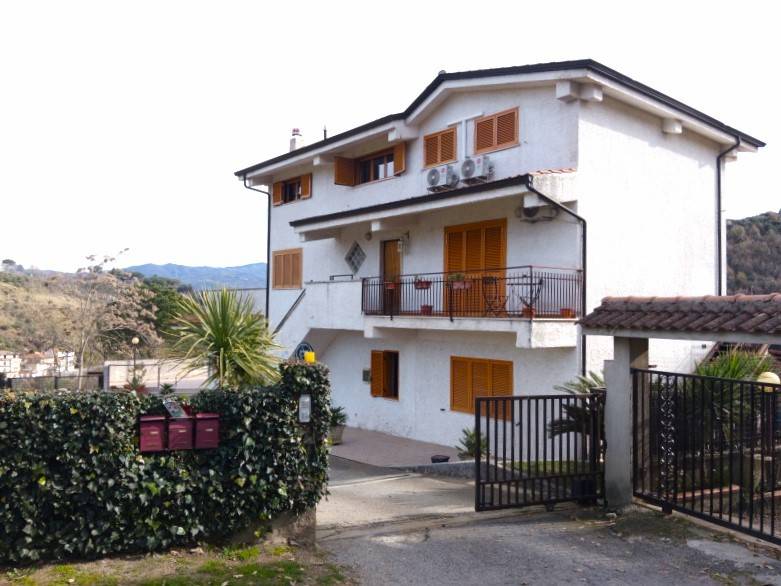 appartamento in vendita a Carolei in zona Vadue