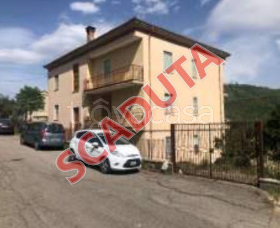 locale di sgombero in vendita a Carolei