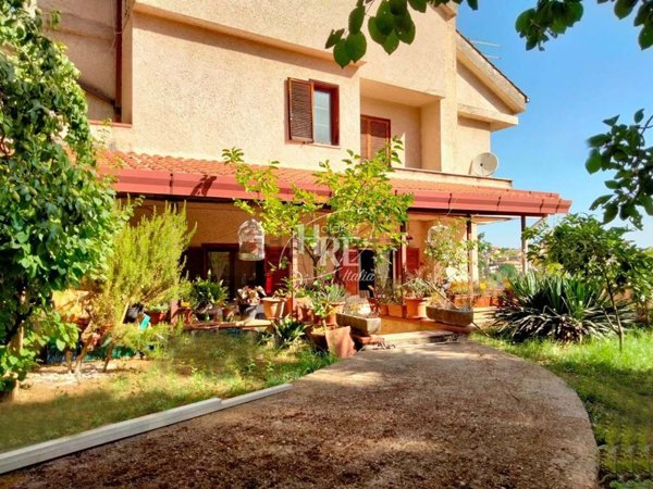 casa indipendente in vendita a Carolei