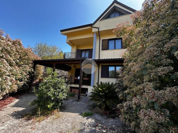 casa indipendente in vendita a Carolei