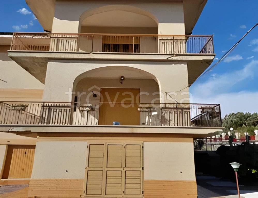 casa indipendente in vendita a Carolei