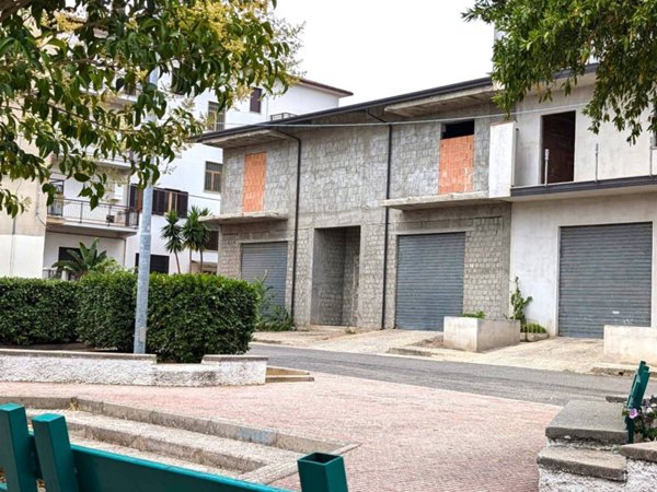 casa indipendente in vendita a Cassano all'Ionio