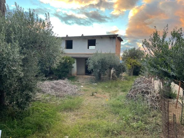 casa indipendente in vendita a Cassano all'Ionio