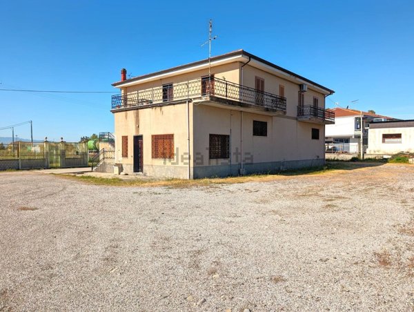 casa indipendente in vendita a Cassano all'Ionio