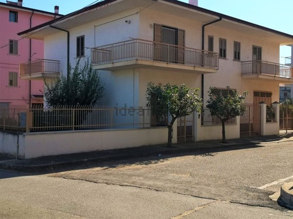 casa indipendente in vendita a Cassano all'Ionio