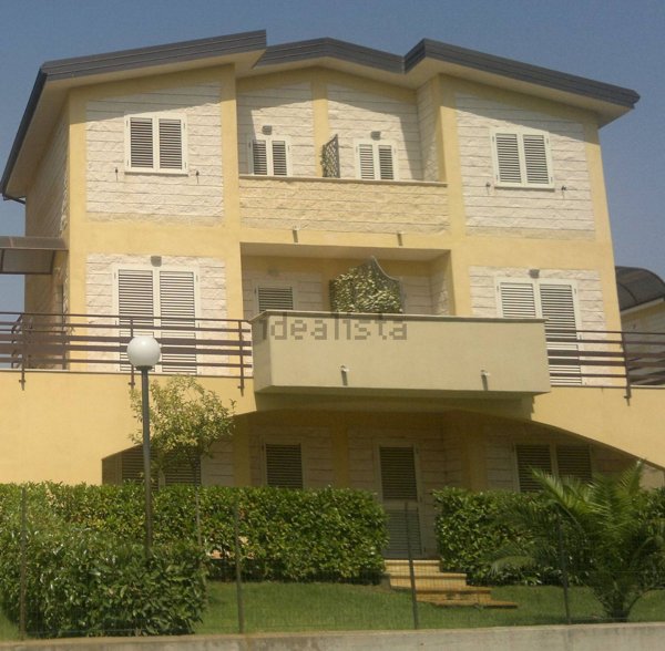 casa indipendente in vendita a Cassano all'Ionio