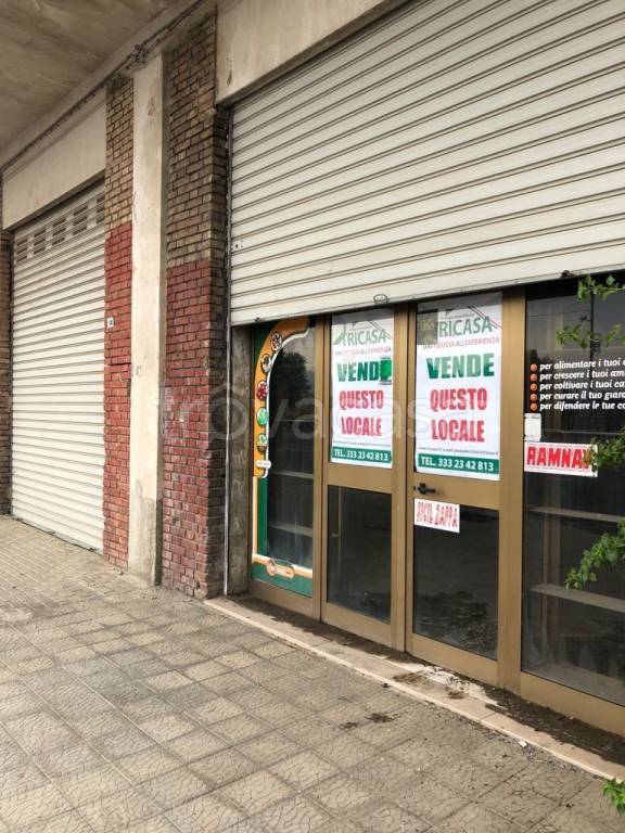 negozio in vendita a Cassano all'Ionio