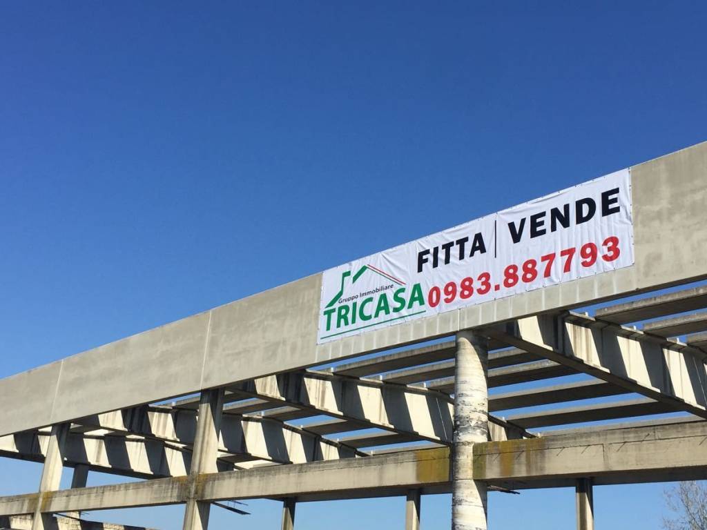 locale commerciale in vendita a Cassano all'Ionio