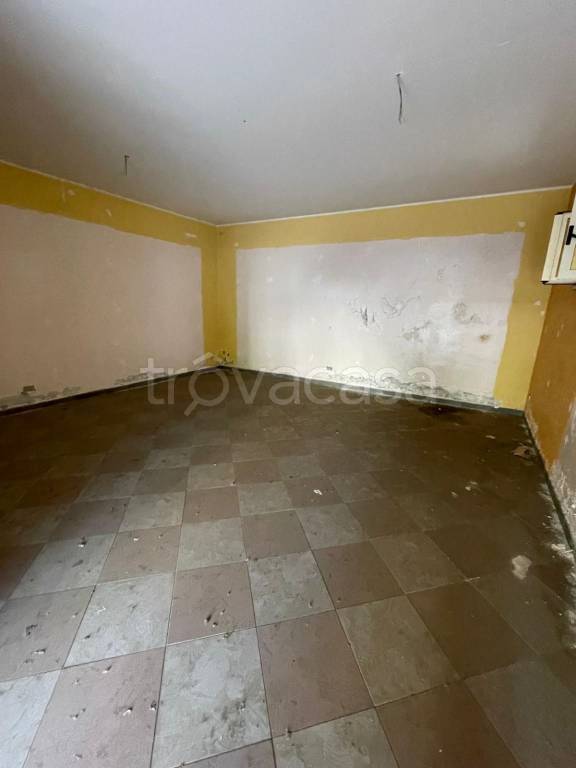 locale di sgombero in vendita a Cassano all'Ionio