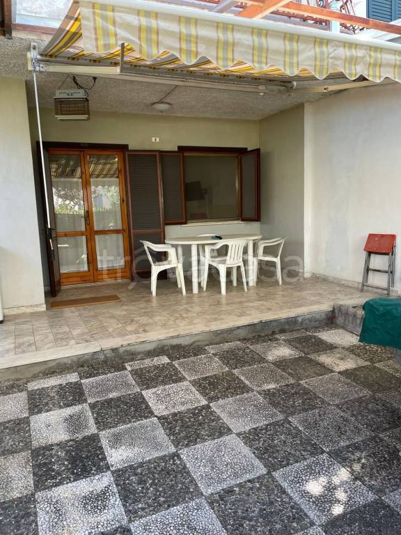 casa indipendente in vendita a Cassano all'Ionio