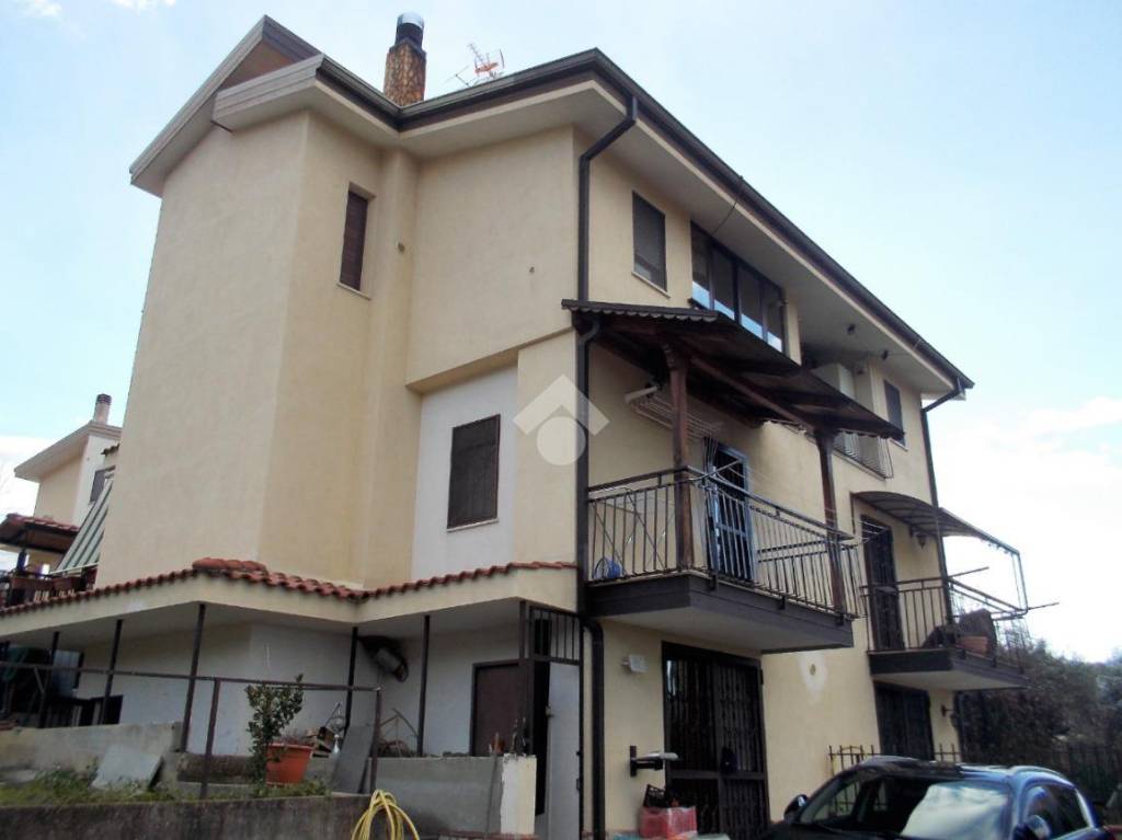 casa indipendente in vendita a Castrolibero