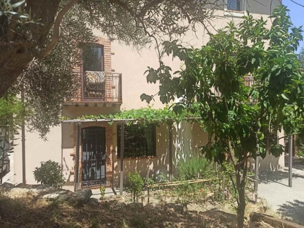 casa indipendente in vendita a Castrolibero