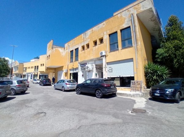 locale commerciale in vendita a Castrolibero