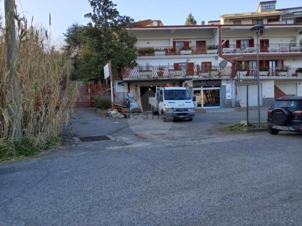 locale commerciale in vendita a Castrolibero