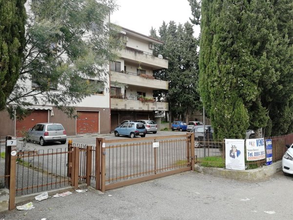 locale commerciale in vendita a Castrolibero in zona Andreotta