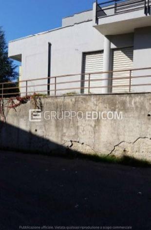negozio in vendita a Castrolibero in zona Andreotta