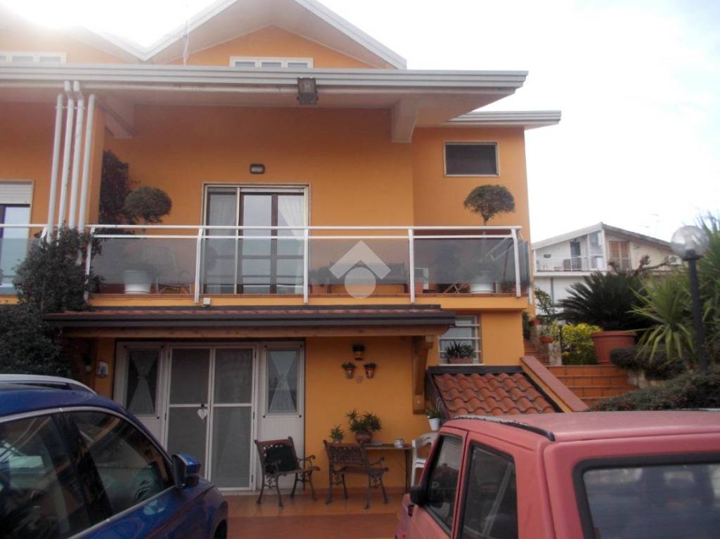 casa indipendente in vendita a Castrolibero