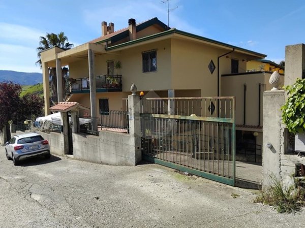 casa indipendente in vendita a Castrolibero