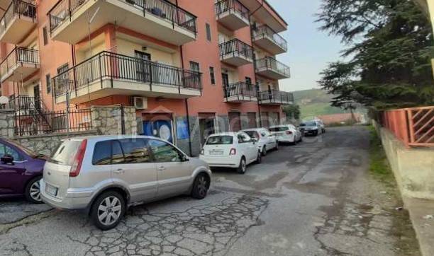 locale commerciale in vendita a Castrolibero in zona Andreotta