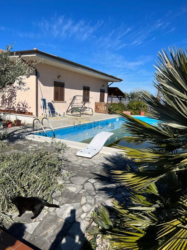 casa indipendente in vendita a Castrolibero