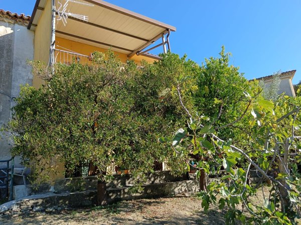 casa indipendente in vendita a Castrolibero