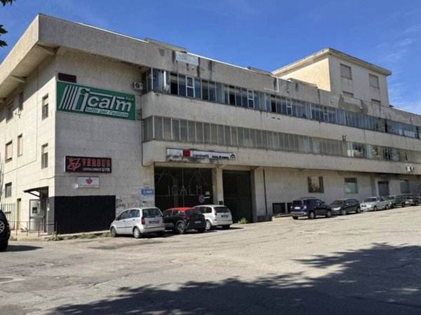 intera palazzina in vendita a Castrolibero in zona Andreotta