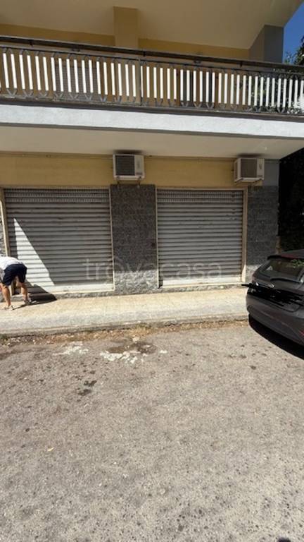 negozio in vendita a Castrolibero in zona Andreotta