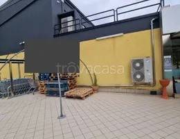 negozio in vendita a Castrolibero in zona Andreotta