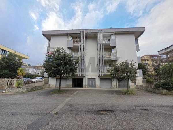 locale commerciale in vendita a Castrolibero in zona Andreotta