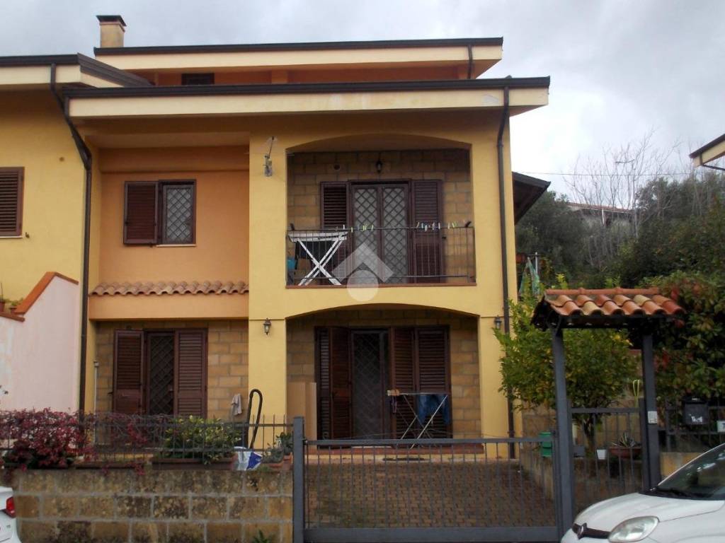 casa indipendente in vendita a Castrolibero