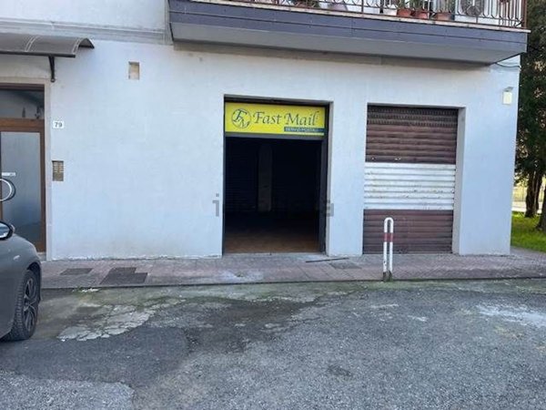 locale di sgombero in vendita a Castrolibero in zona Andreotta
