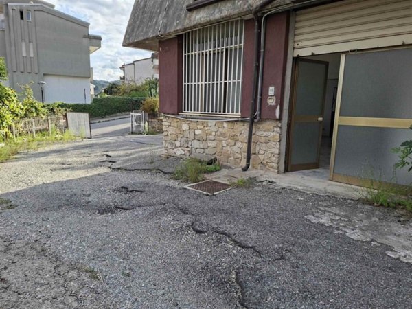 ufficio in vendita a Castrolibero in zona Andreotta