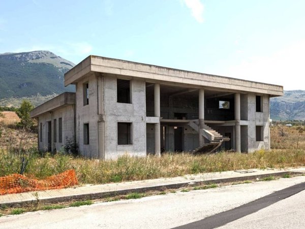 locale commerciale in vendita a Castrovillari