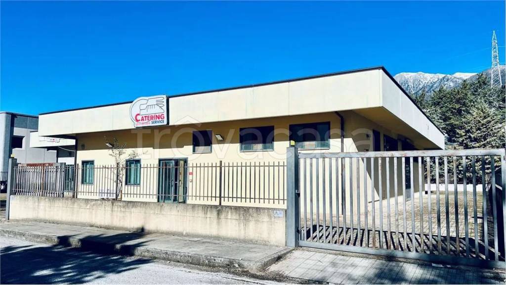 locale commerciale in vendita a Castrovillari