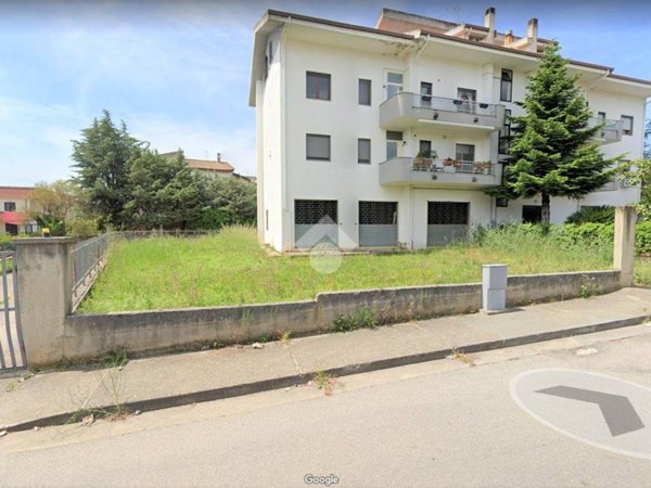 locale commerciale in vendita a Castrovillari