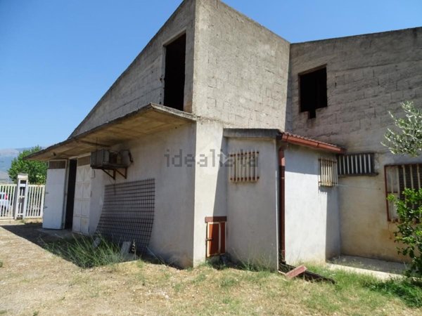 locale di sgombero in vendita a Castrovillari