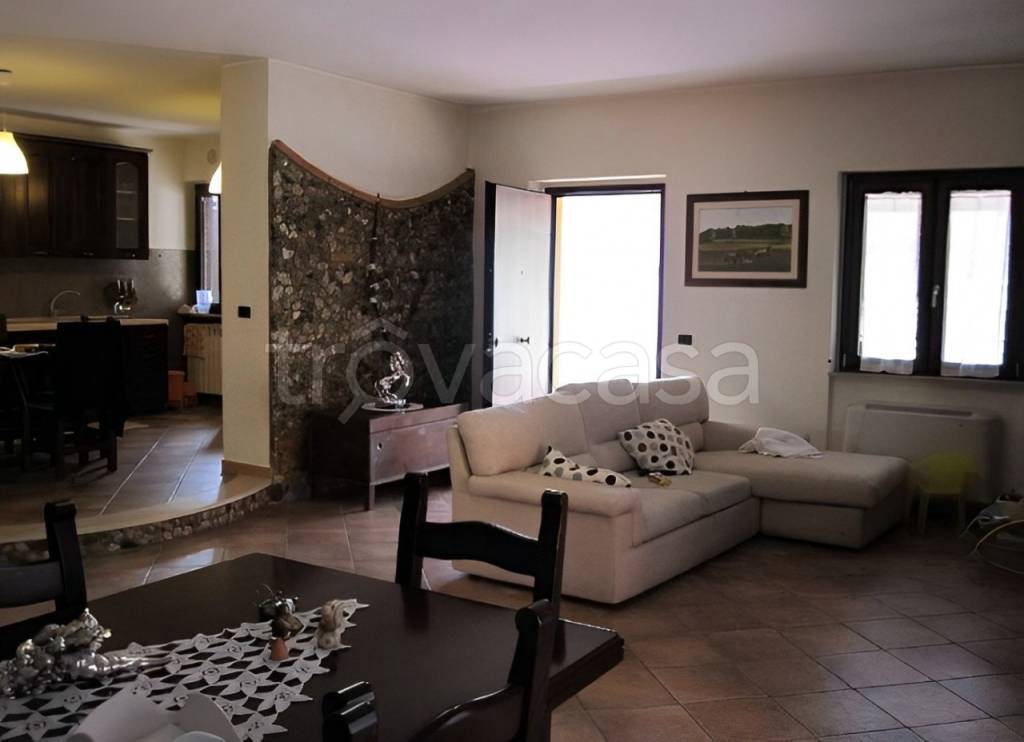 casa indipendente in vendita a Cerisano in zona Valli