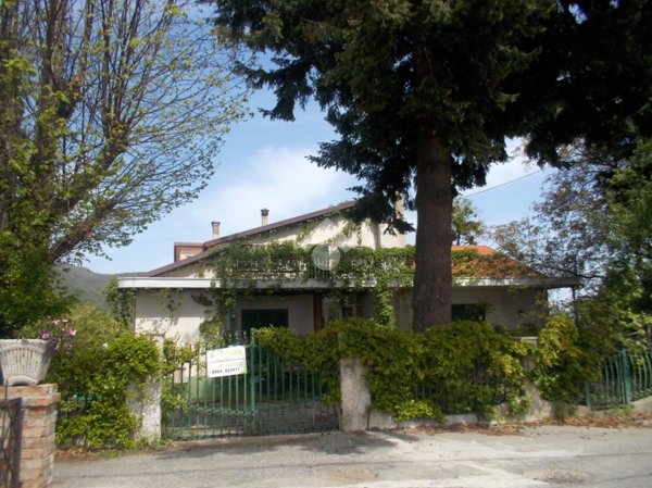 casa indipendente in vendita a Cerisano