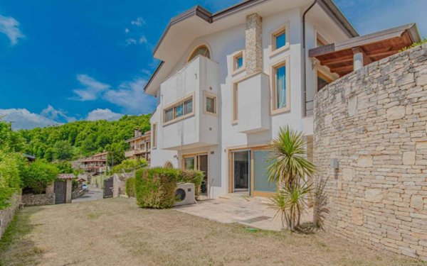 casa indipendente in vendita a Cerisano